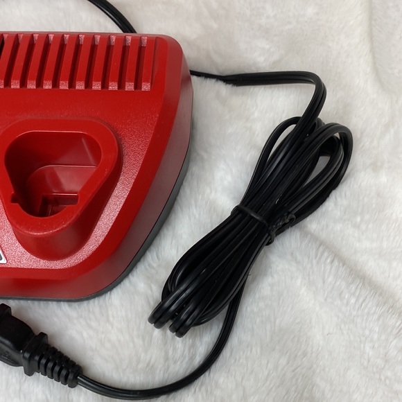 Milwaukee M12 12- Volt Lithium-Ion Battery Charger - Picture 5 of 11